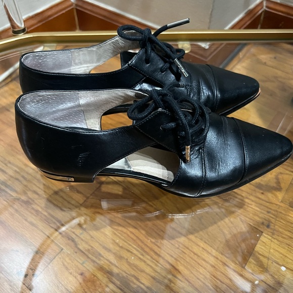 Michael Kors Graham Cut Out Oxfords Size 6 in excellent condition. - Picture 2 of 8